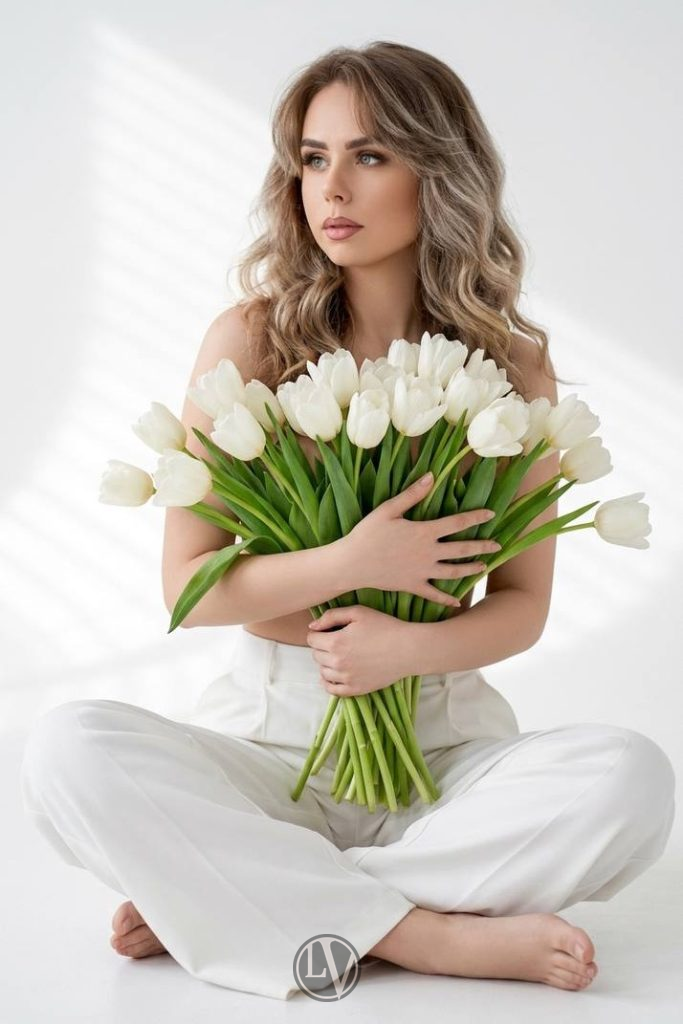 Ruby elegantly showcases her natural beauty in this photo.