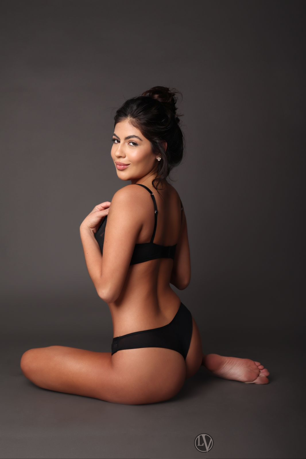 High-class escort with her cute smile and naturally pretty features